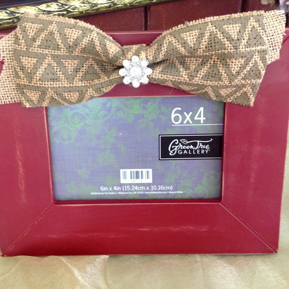 Beautiful 6" x 4" Red Picture Frame with Burlap Bow & Rhinestone Center